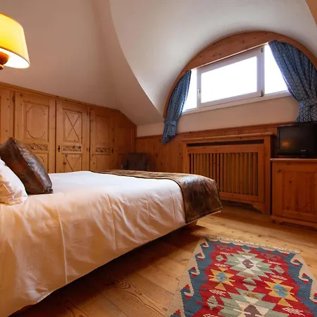 Bouton D'or Courmayeur